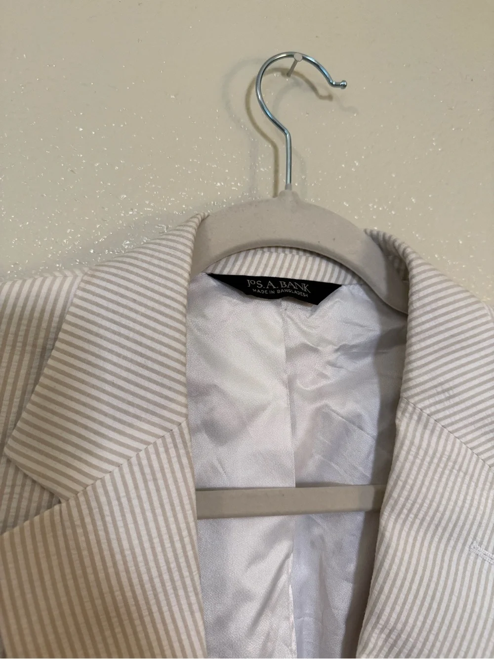 Jos A Bank 38S Men's Cream Pinstripe Blazer- Stay Cool